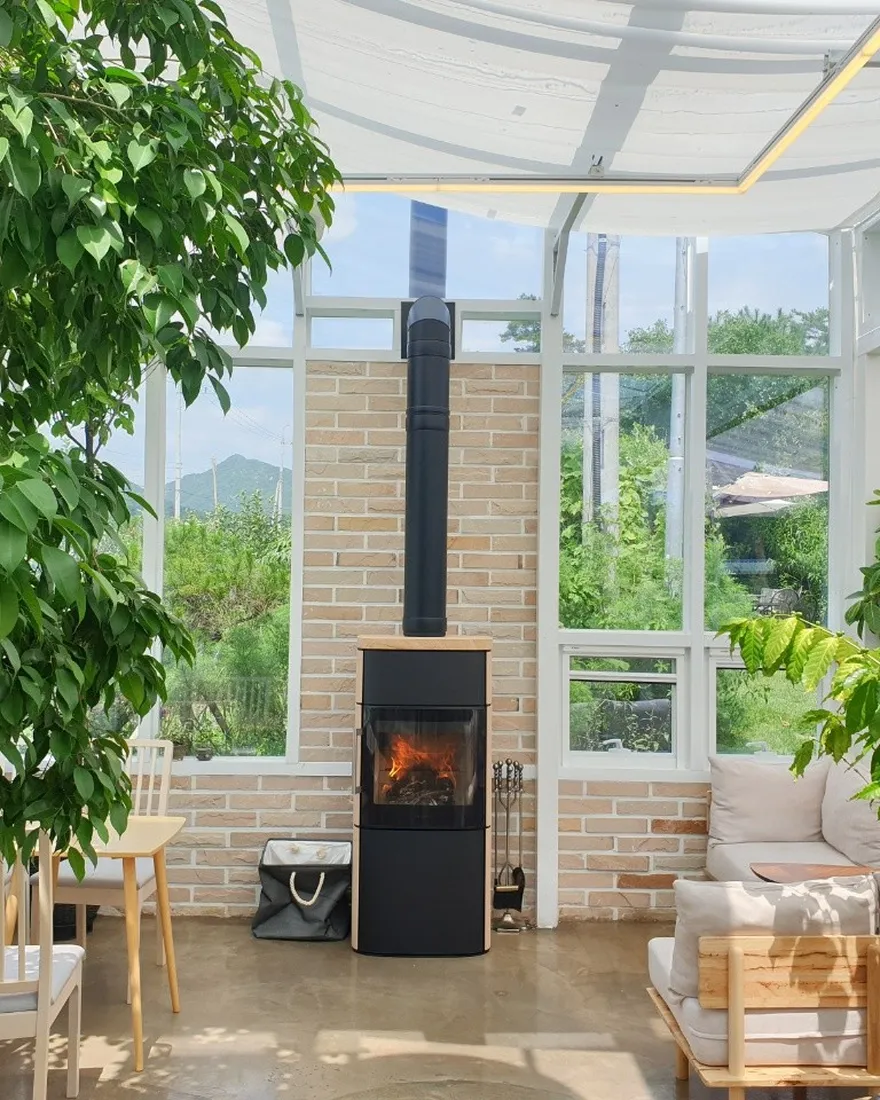 Kominek w ogrodzie zimowym – DW-BLACK